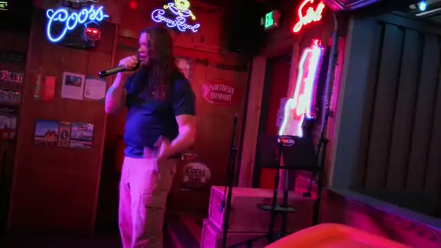 Live Sunday and Wednesday 8-12 Morrison Holiday Bar  on 01-Jun-25-20:11:55