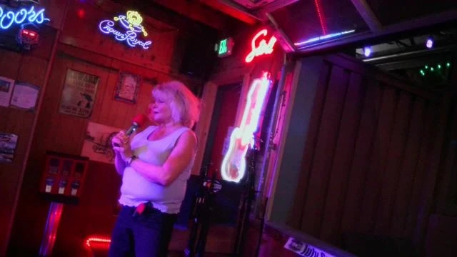 Live Sunday and Wednesday 8-12 Morrison Holiday Bar  on 16-Jul-25-21:35:27