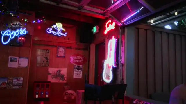 Live Sunday and Wednesday 8-12 Morrison Holiday Bar  on 20-Jul-25-20:04:57