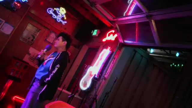 Live Sunday and Wednesday 8-12 Morrison Holiday Bar  on 03-Sep-25-20:00:40