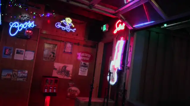 Live Sunday and Wednesday 8-12 Morrison Holiday Bar  on 07-Sep-25-20:03:41