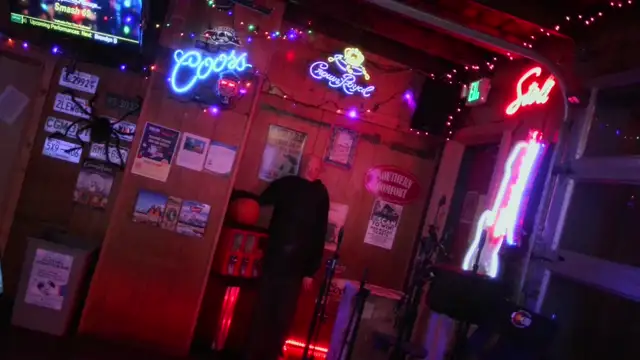 Live Sunday and Wednesday 8-12 Morrison Holiday Bar  on 29-Oct-25-20:06:25