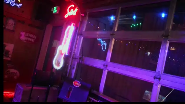 Live Sunday and Wednesday 8-12 Morrison Holiday Bar  on 10-Dec-25-20:36:58