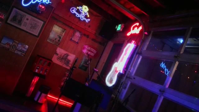 Live Sunday and Wednesday 8-12 Morrison Holiday Bar  on 04-Feb-26-19:59:51